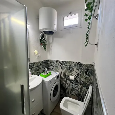 5 Terre Express Migliarina - Near Train Station * Ла-Спеція