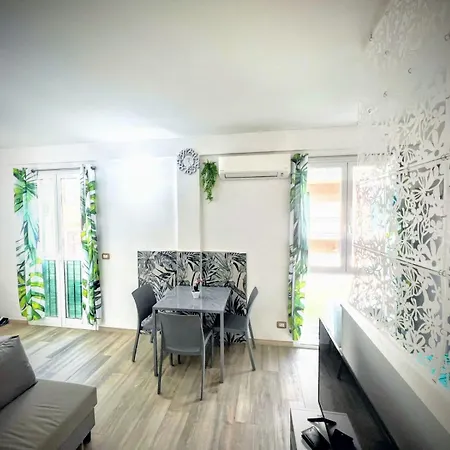 5 Terre Express Migliarina - Near Train Station * Ла-Спеція