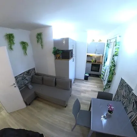 Апартаменти 5 Terre Express Migliarina - Near Train Station