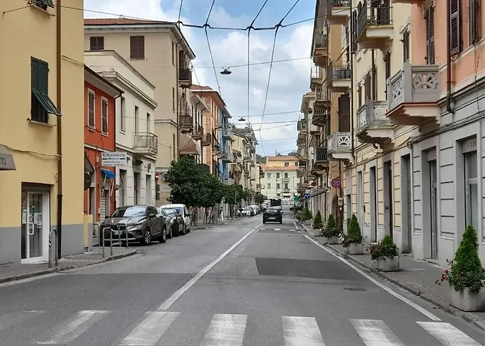 5 Terre Express Migliarina - Near Train Station *